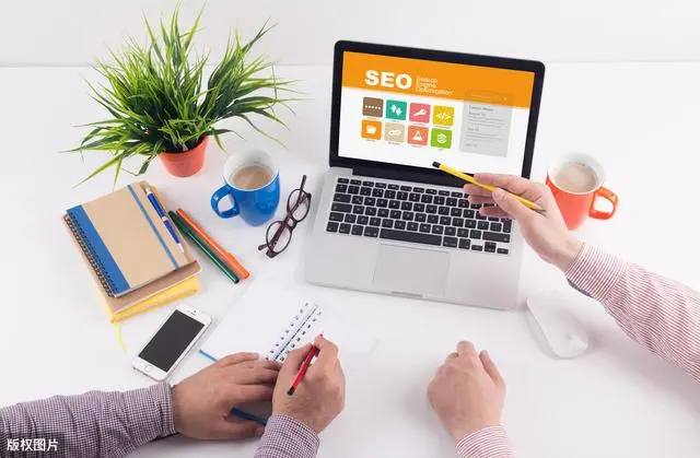 王一博兴奋起身回应小德感谢